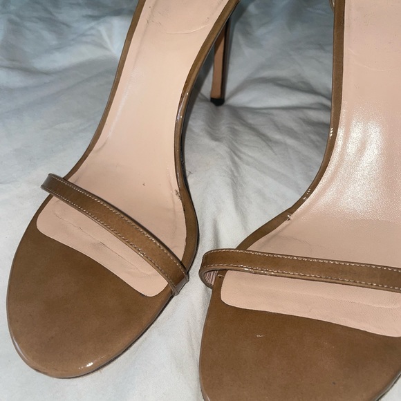 Stuart Weitzman nudistsong patent leather heels in tan, size 40/9 - Picture 3 of 14